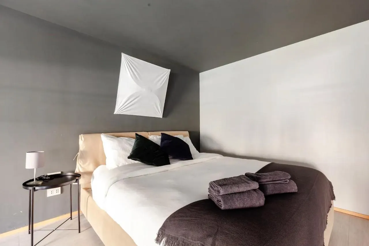 Design Spacious Loft In Navigli - Hosted By Sweetstay location
